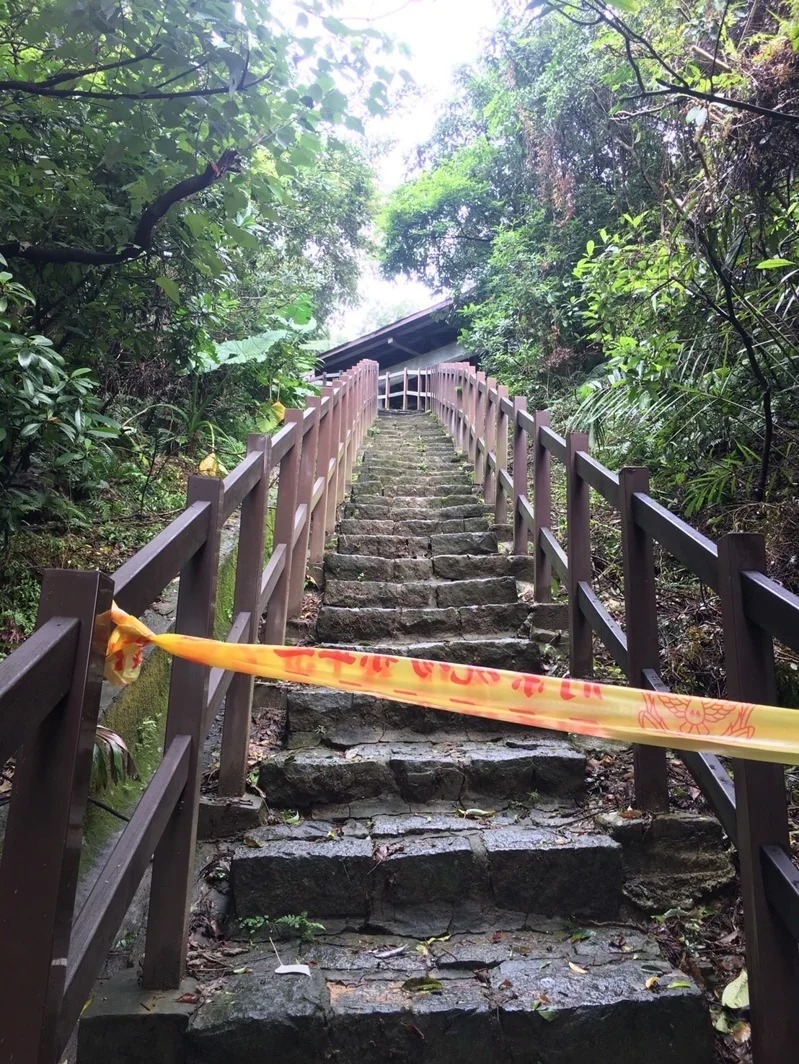 ▲台北市內湖區碧湖公園,驚傳男子陳屍涼亭。(翻攝畫面)