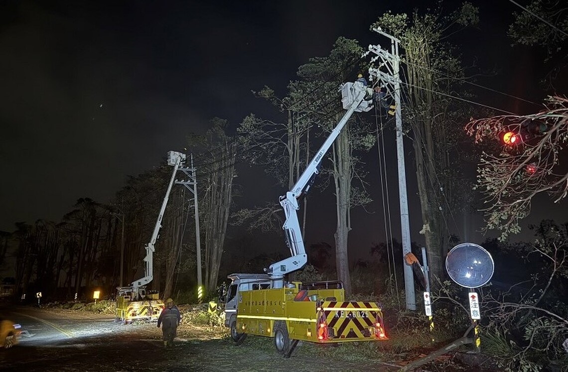 山陀兒重創高雄  停電戶數一度高達20萬戶   市府協助台電全力搶修  九成五已復電