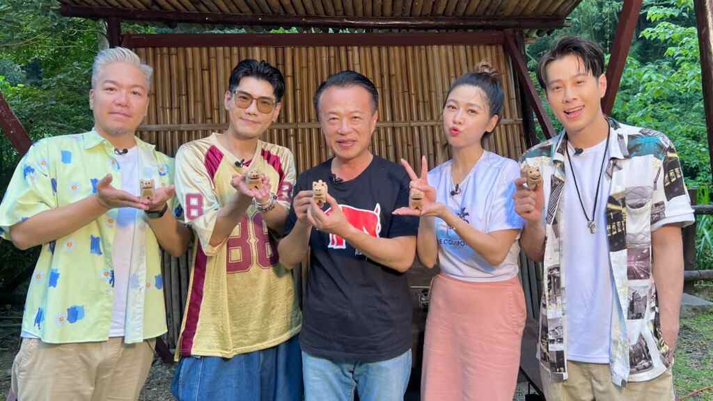 阿甘及小鹿主持的民視娛樂節目「娛樂超skr」近日前往嘉義縣阿里山來吉部落拍攝,嘉義縣長翁章梁突然出現探班,讓現場所有人直呼感動。