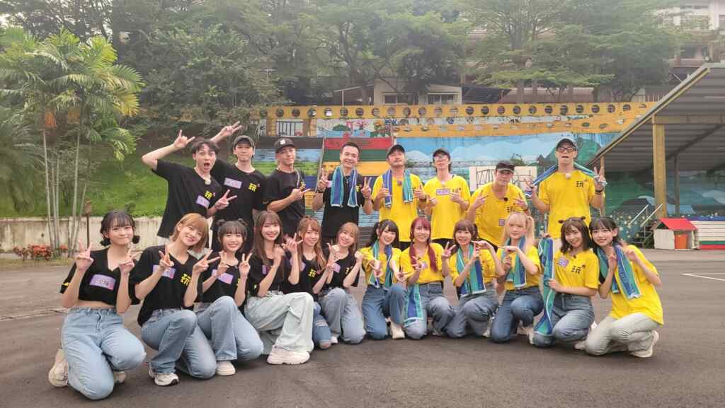 ▲《綜藝玩很大》左起後排顏佑庭、孫沁岳、坤達、小鐘、KID、廖允杰、周予天、大飛、前排為人氣女團 AKB48 Team TP。(綜藝玩很大提供)