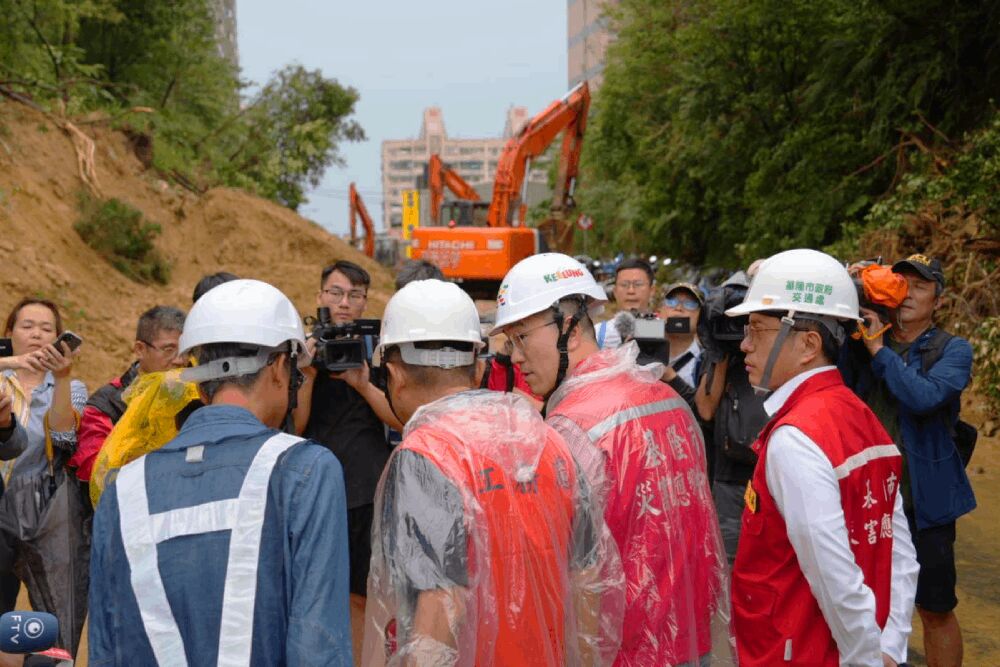 山陀兒釀淹水山坡坍方 衛生局籲消毒環境、謝國樑感謝外援 210 照片來源:基隆市政府