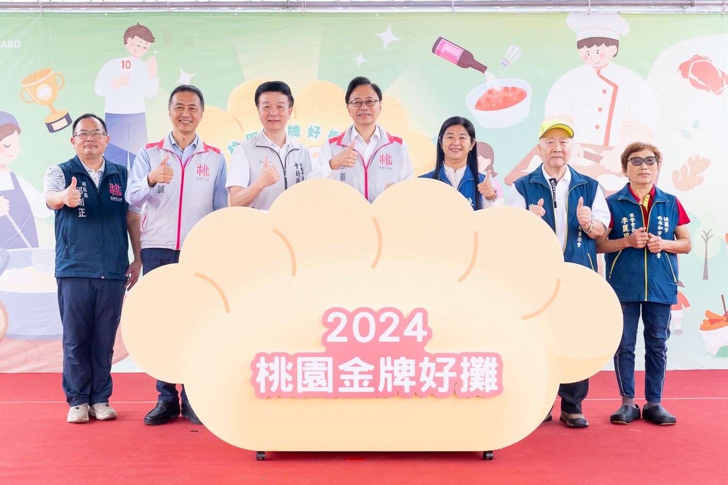 「2024桃園金牌好攤」活動今(5)日在新永和市場前方廣場舉辦，召集桃園市集名攤，選出桃園最強水餃攤。（圖/桃園市政府經濟發展局提供）