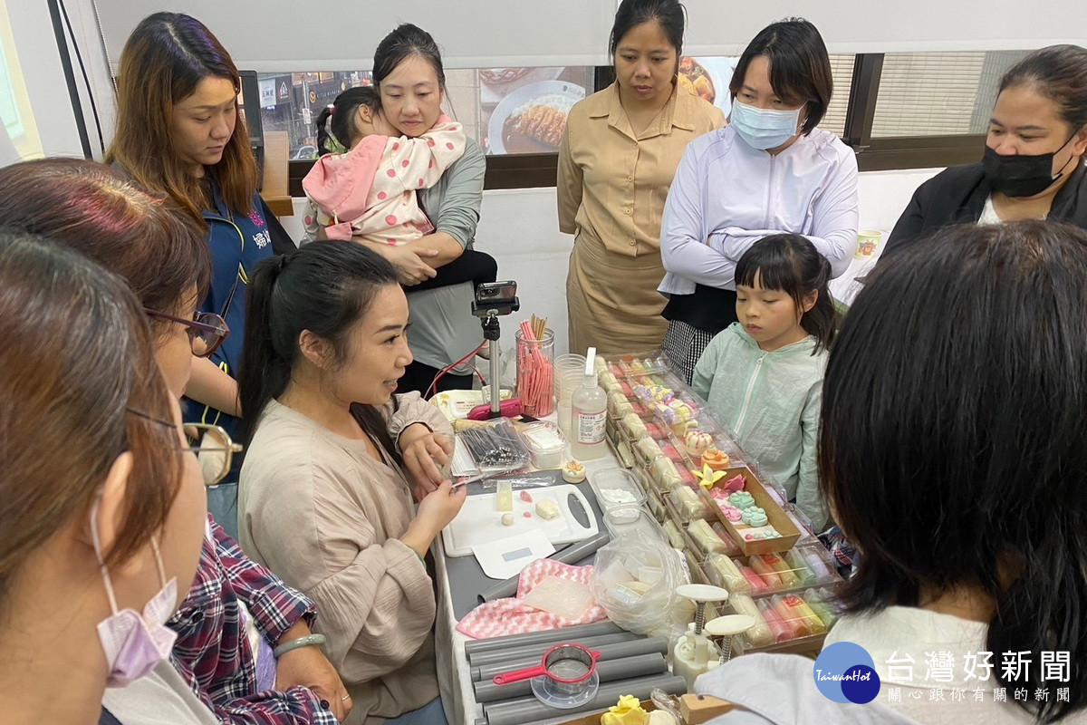 活動中講師詳細說明創業過程。<br /><br />