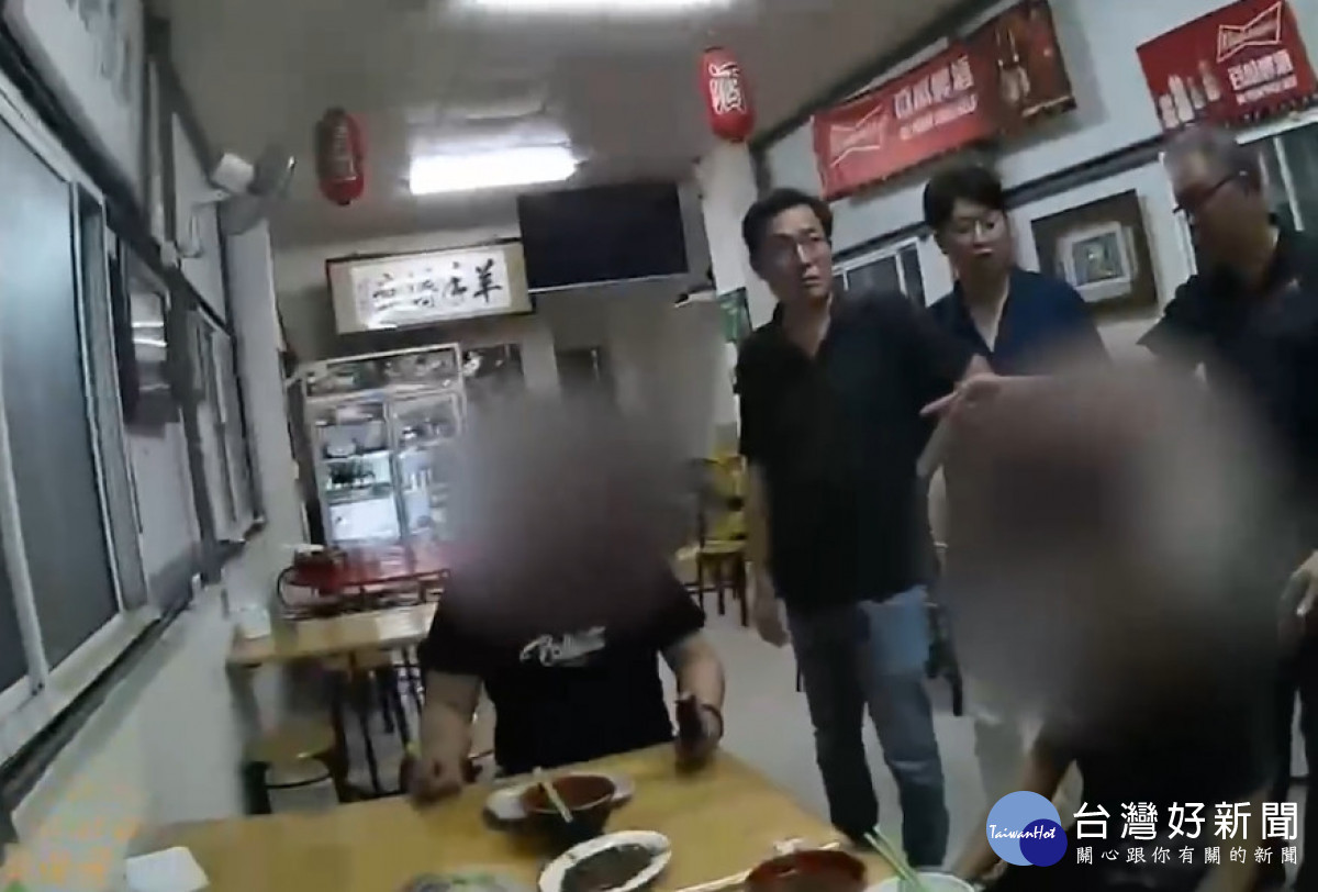 警方循線找到台南市新市區，趁王嫌與友人吃宵夜時，當場逮捕3人依法送辦/陳致愷翻攝