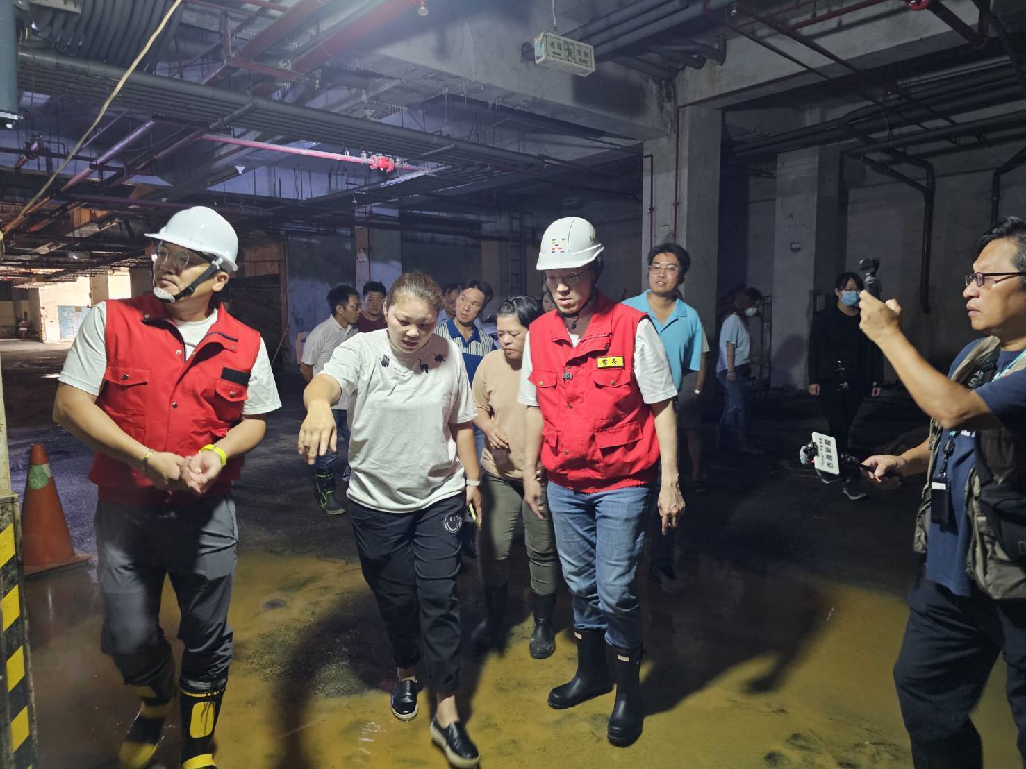 基隆市長謝國樑再赴豪雨災區 全力搶救民宅盼恢復日常
