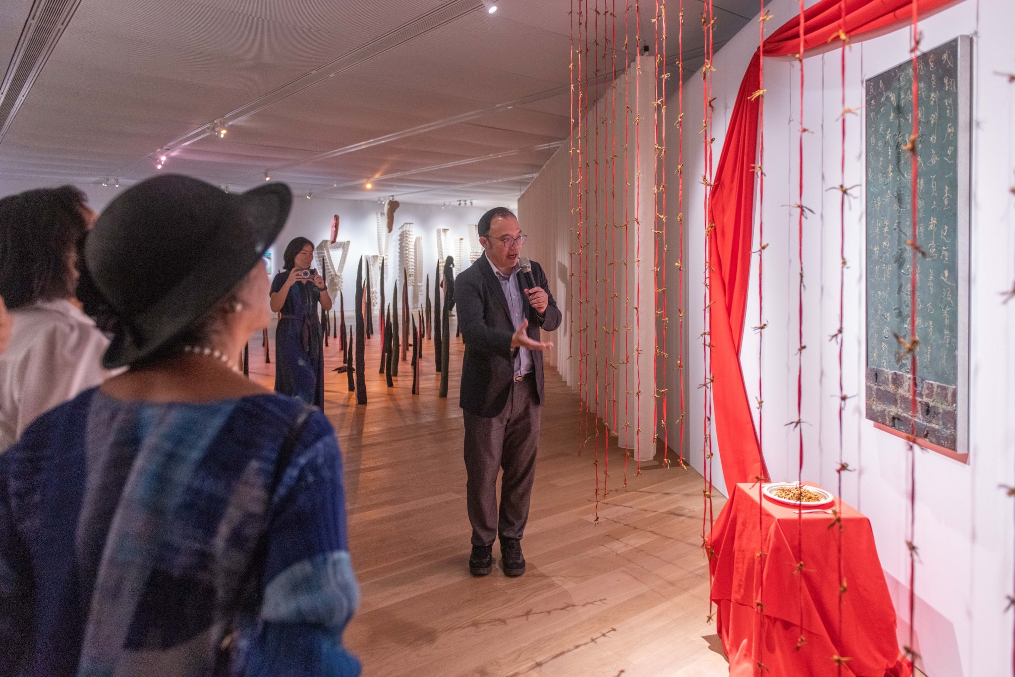 高美館30週年展《珍珠—南方視野的女性藝術》揭幕 高美館30週年展《珍珠—南方視野的女性藝術》揭幕