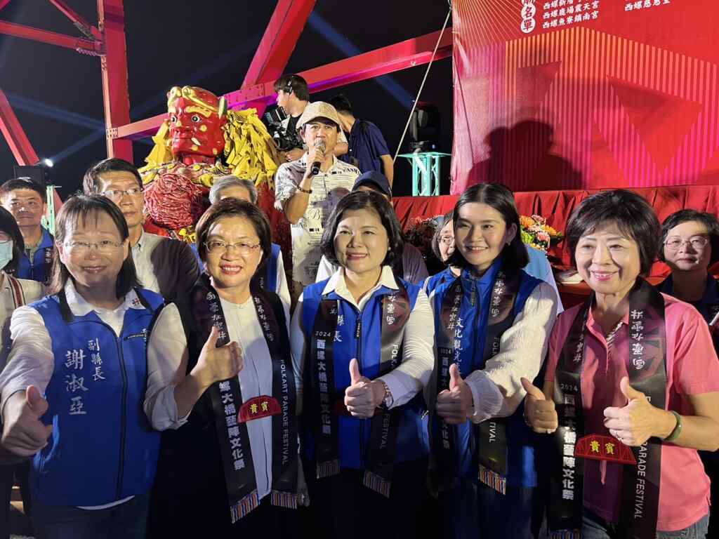 ▲雲林縣政府配合國慶焰火首次移師雲林施放,於10月5日、6日兩天舉辦《2024西螺大橋藝陣文化祭》,彰化縣長王惠美出席,攜手雲林縣長張麗善兩縣拚觀光。(記者林明佑翻攝)