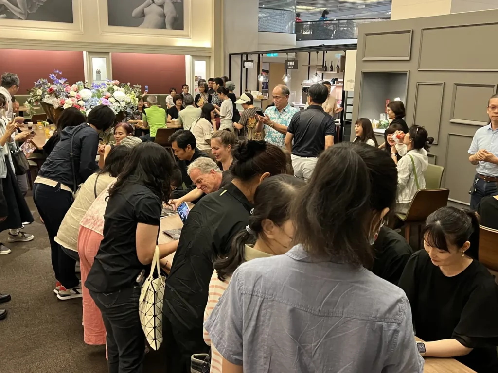 演後招待會,讓觀眾能近距離與跨國音樂家接觸。