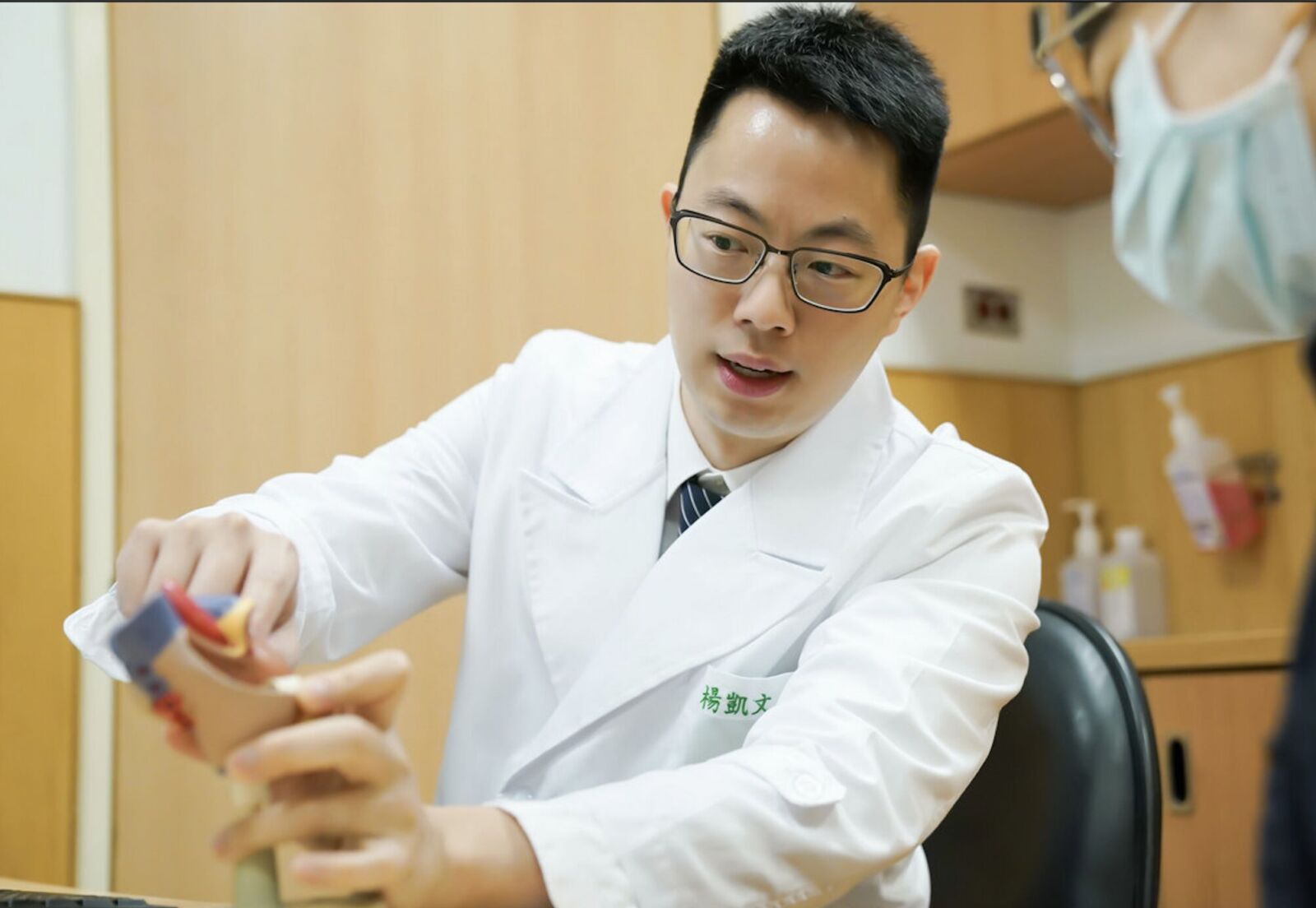 腰背痛=腎結石? 55歲男腰痛加劇竟是「死亡率50%」隱形炸彈 200 腰背痛=腎結石? 55歲男腰痛加劇竟是「死亡率50%」隱形炸彈 199