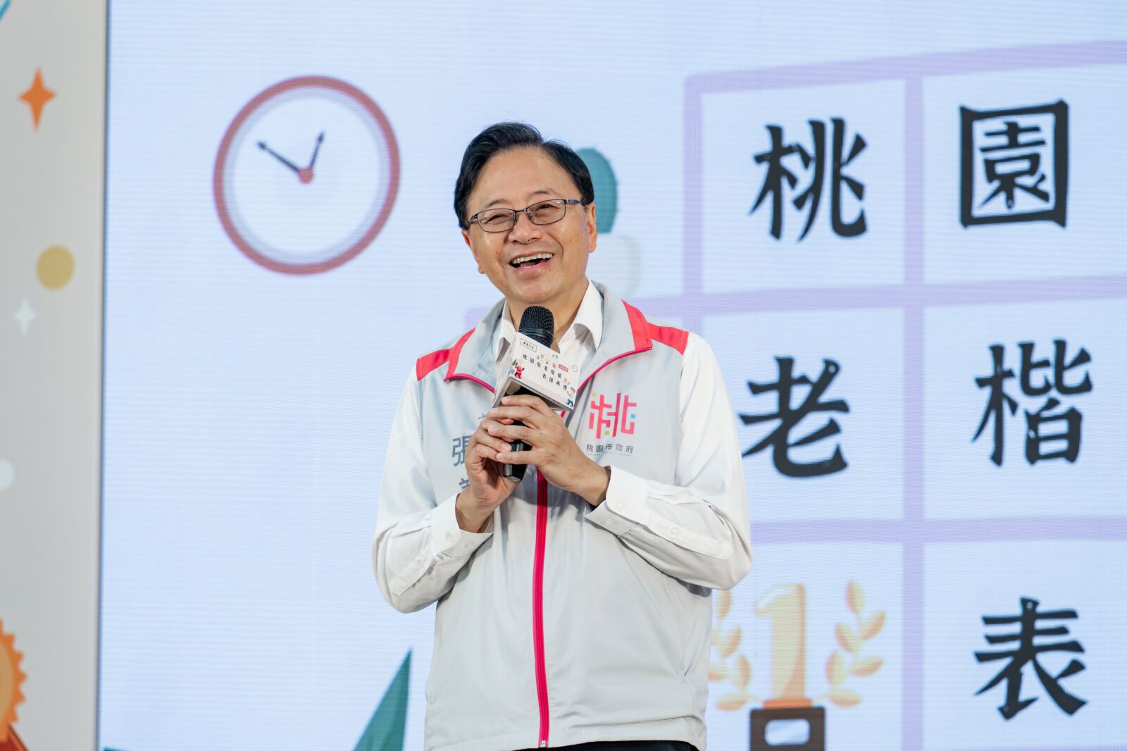 桃園國慶月活動精彩連連 張善政邀棒球小將領唱國歌 188 桃園國慶月活動精彩連連 張善政邀棒球小將領唱國歌 187