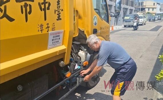 全國首創!中市垃圾車加裝「行動洗手桶」 便民貼心保清潔