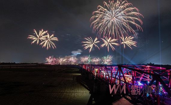 西螺大橋藝陣大會香祈福 施放璀璨焰火暖場慶雙十