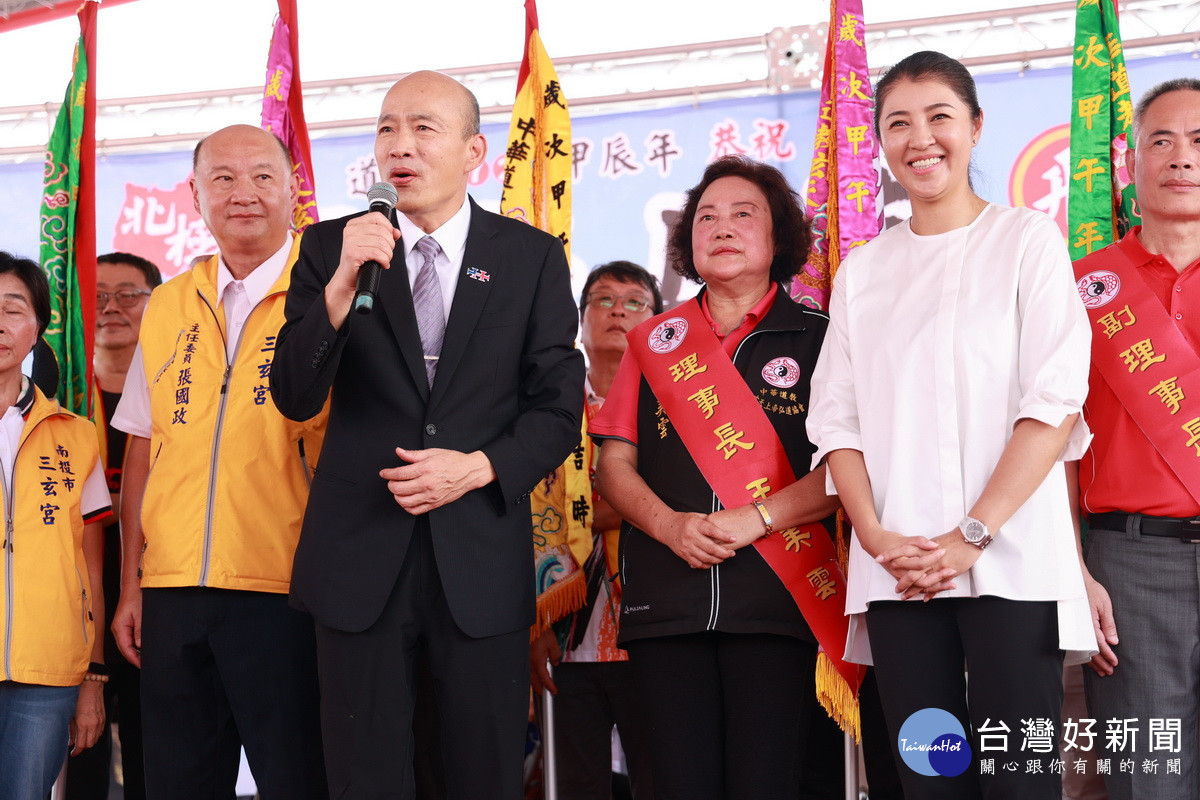 韓院長期許台灣社會愈進步。(縣府提供)