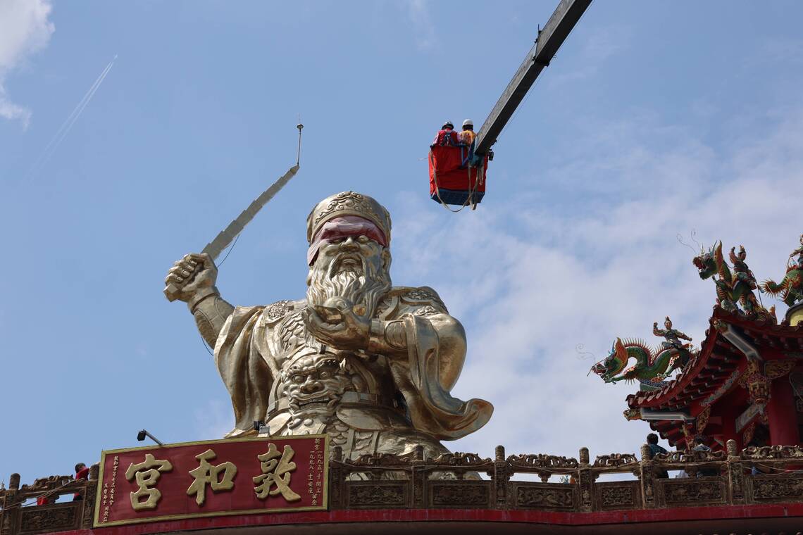 高162台尺重60噸．南投草屯敦和宮財神爺神尊重修安座開光