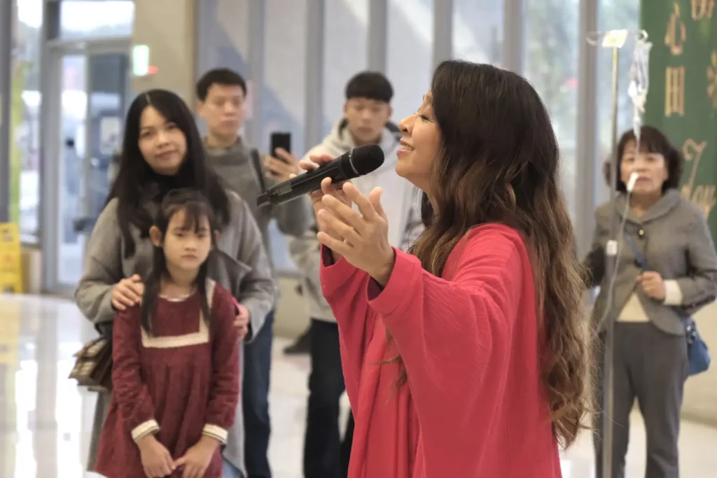 許景淳表演中