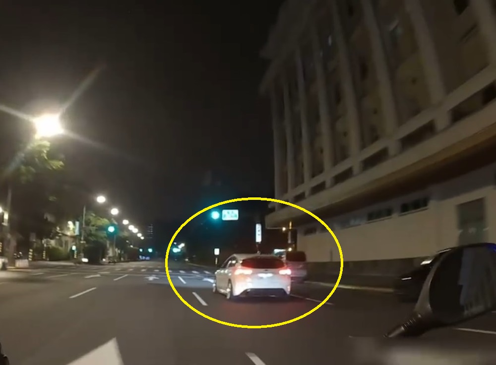 未打方向燈引來警 車牌材質怪異原來是假牌 231 cnews204241007a07