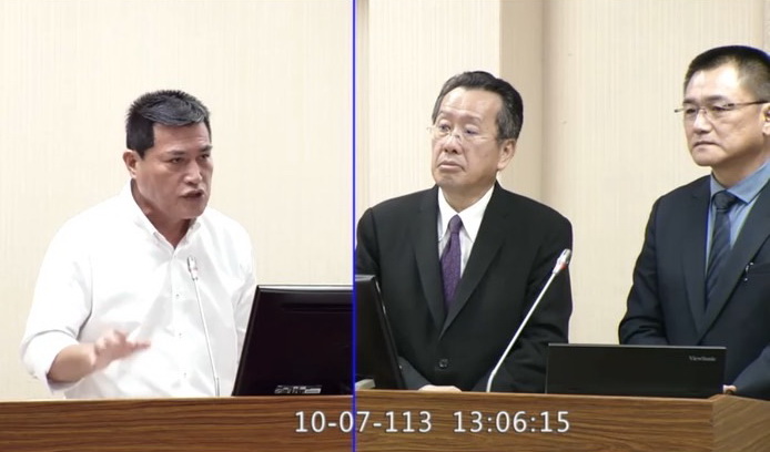 黃仁今日針對我國三款主力戰機中成本最高的幻象2000戰鬥機向國防部長顧立雄提出質詢。(圖/黃仁國會辦公室)
