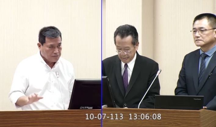 黃仁今日針對我國三款主力戰機中成本最高的幻象2000戰鬥機向國防部長顧立雄提出質詢。(圖/黃仁國會辦公室)