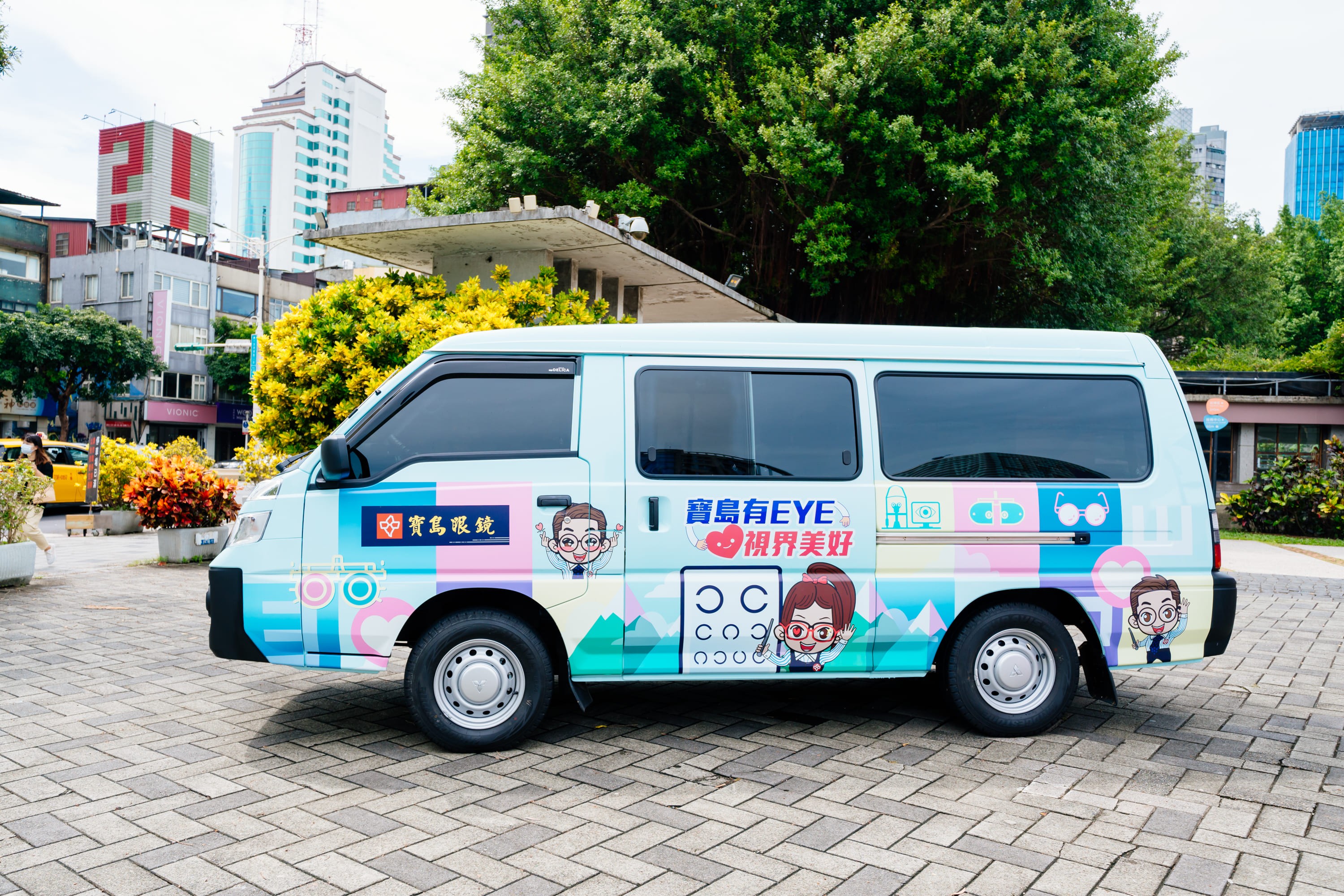 公益「巡眼」前進花蓮 寶島眼鏡「友EYE小巴」開跑