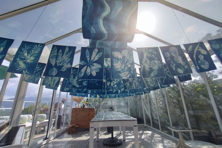 劉子平作品《海潮》與《植道》:傍海而生的生態系」,位在金山海上日出海洋咖啡廳。 圖:北海岸及觀音山國家風景區管理處/提供