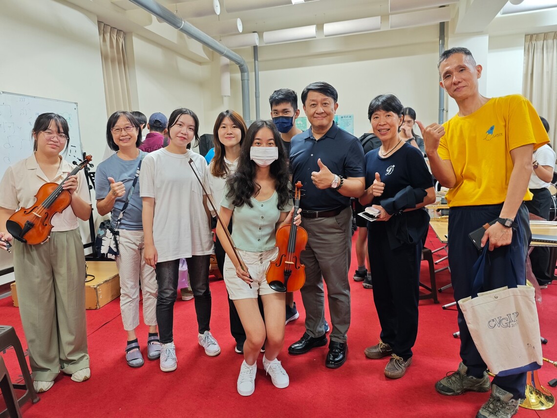漾新聞|高雄大學上百攤「社團嘉年華」登場 校長陳啓仁透露大學時期秘辛