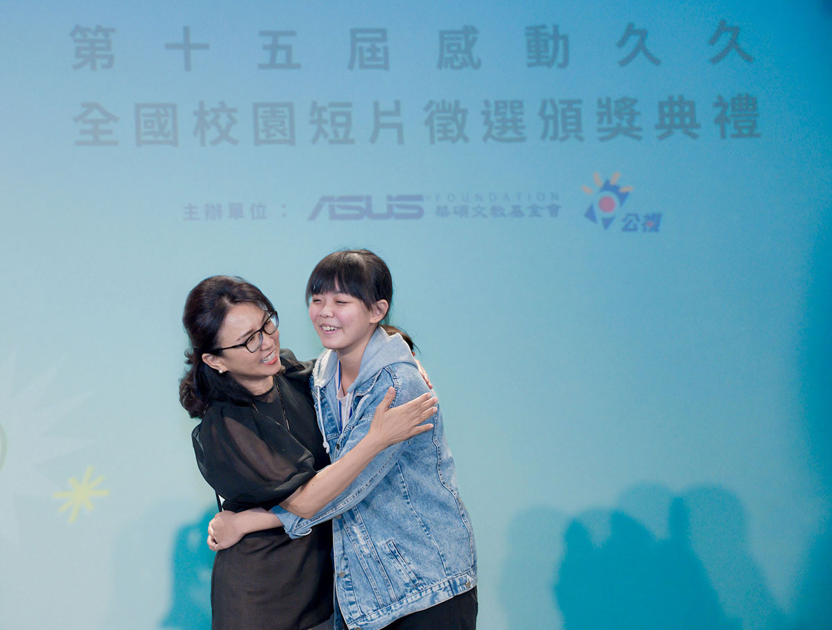 直式短影音組金獎作品則由龍華科技大學陳芷怡的《媽媽不懂,但媽媽愛你》獲獎。