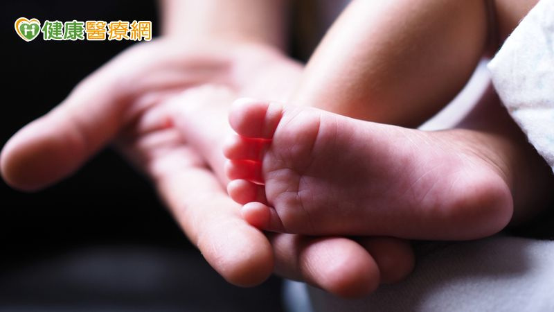 育嬰留職停薪,健保保費怎麼保比較好? 健保署:建議寶寶投保低薪方