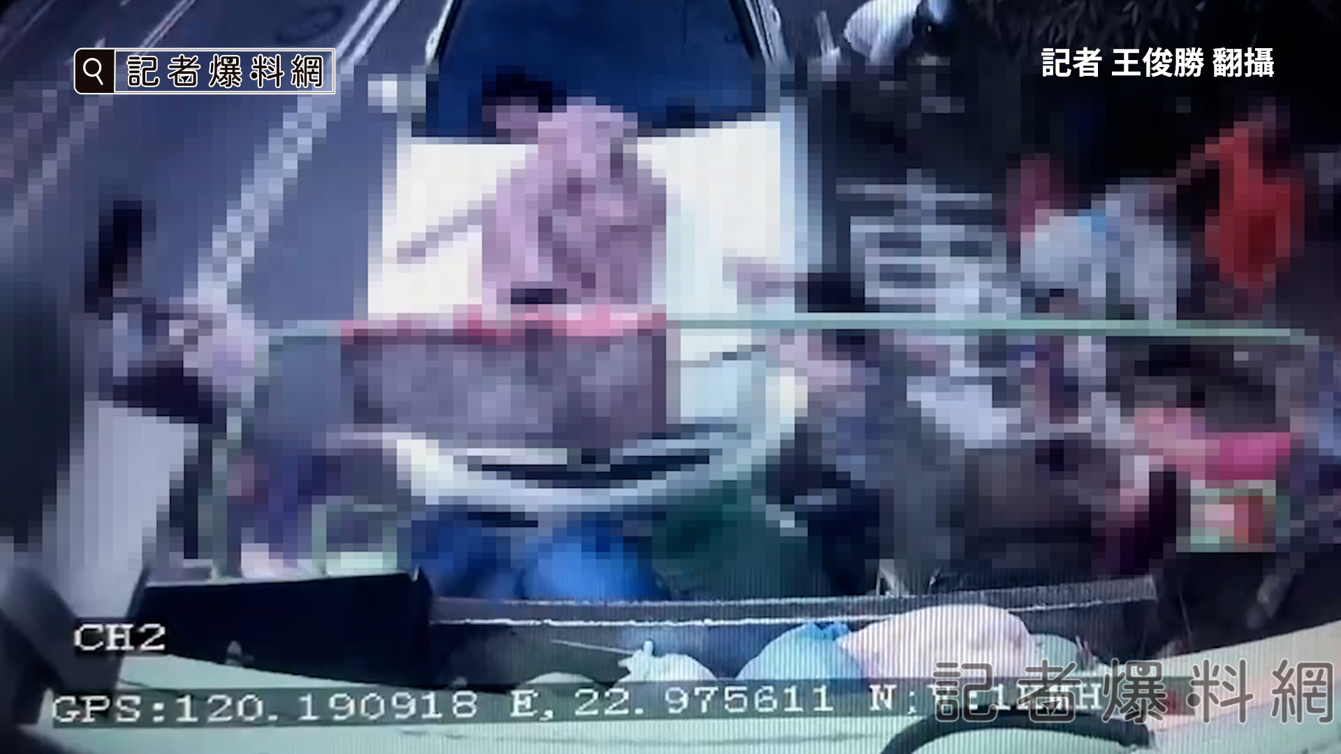 ▲台南賓士撞垃圾車，7人受波及送醫（圖／記者王俊勝 翻攝）