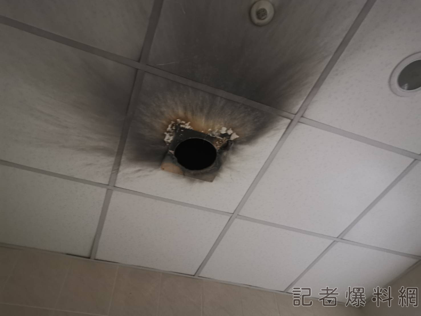 ▲台南大內長照中心火警,業者及護師師即時發現並撲滅火勢,同步疏散住民幸未釀成更大意外(圖/記者王俊勝 翻攝,下同)