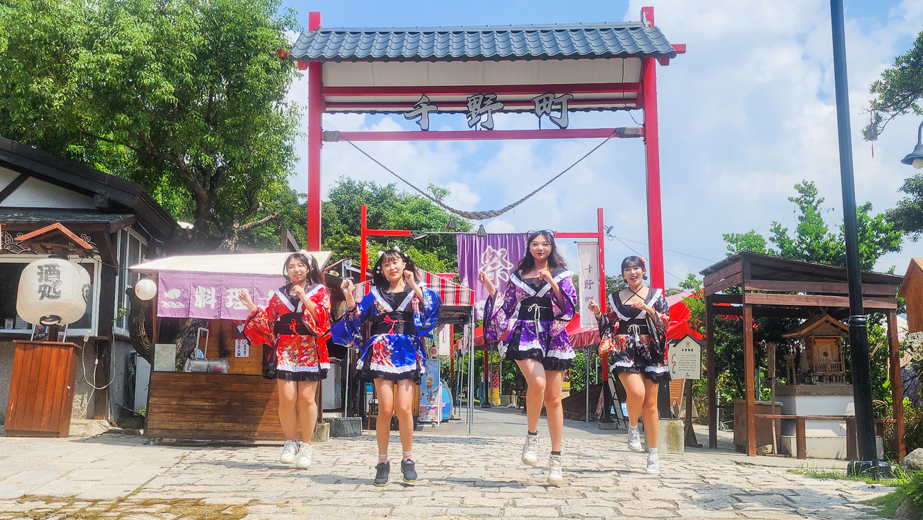 ▲千野村每月推出不同活動吸引遊客觀賞。（圖/記者黃淑貞攝）