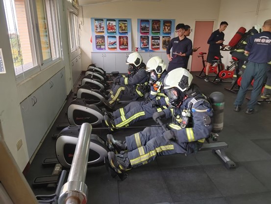 全套消防衣含空氣呼吸器空氣消耗測試-划船機
