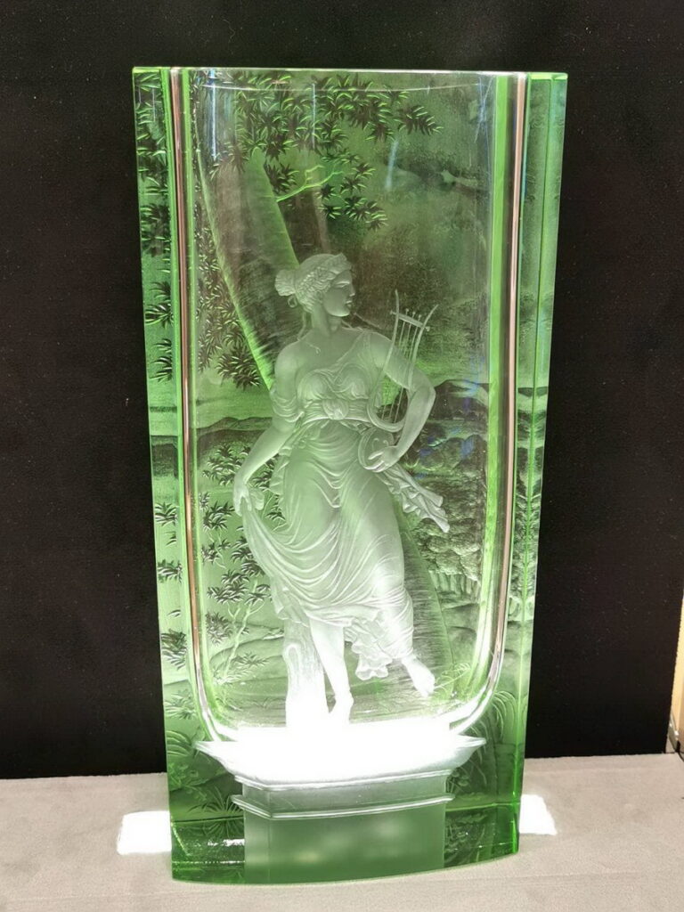 波莉妮雅女神