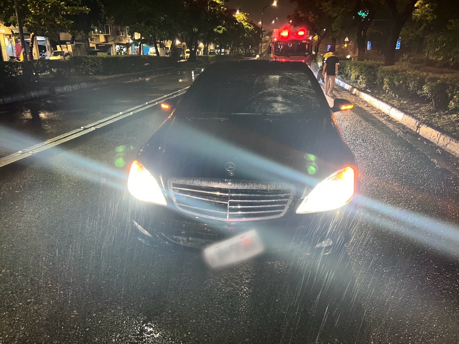 老翁騎單車逆向行駛 遭賓士男撞飛全身骨折送醫不治 238 老翁騎單車逆向行駛 遭賓士男撞飛全身骨折送醫不治 237