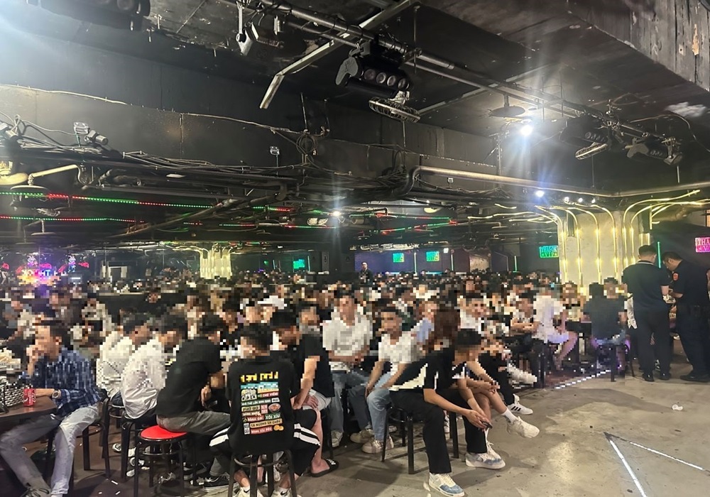 桃園越南舞廳開毒趴 桃檢警移帶回348人送辦 222 248241008a01