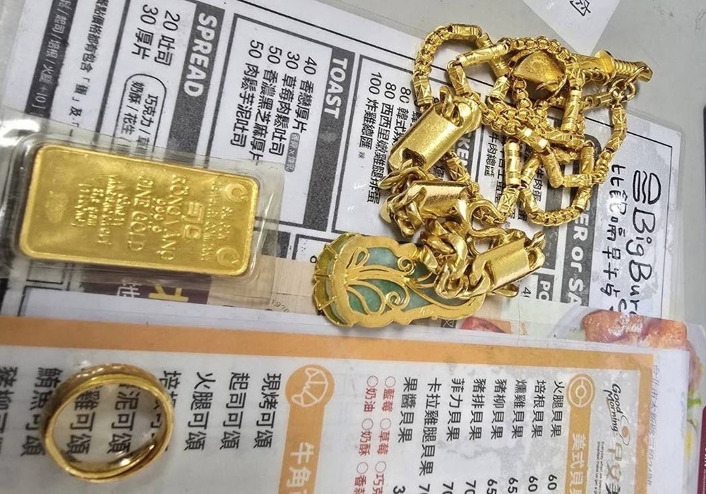 存摺金飾全丟路上 失主大感謝文山一警尋獲 189 248241008a12