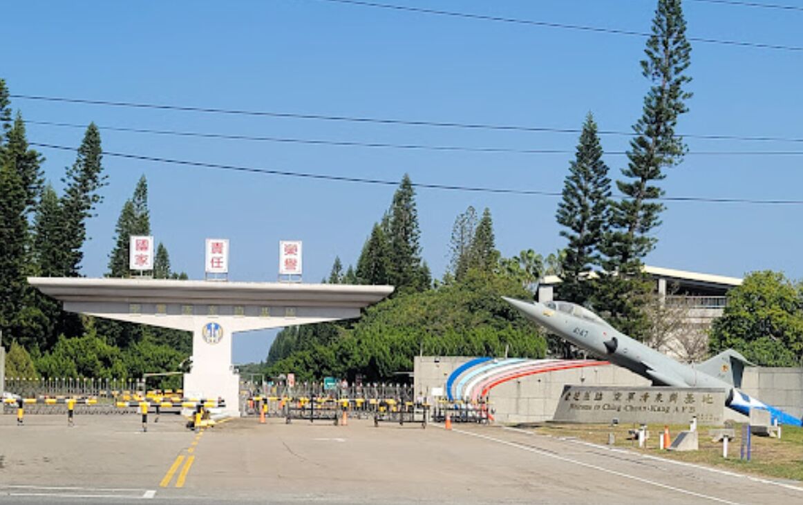 空軍士兵打靶下顎中彈送醫不治 軍方透露:「預備線」裝置子彈不慎擊發 212 空軍士兵打靶下顎中彈送醫不治 軍方透露:「預備線」裝置子彈不慎擊發 211