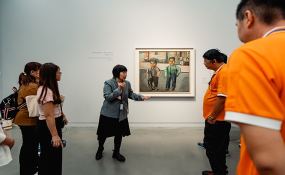 高美館關懷身心障礙者 邀請博訓中心學員看《瞬間》特展