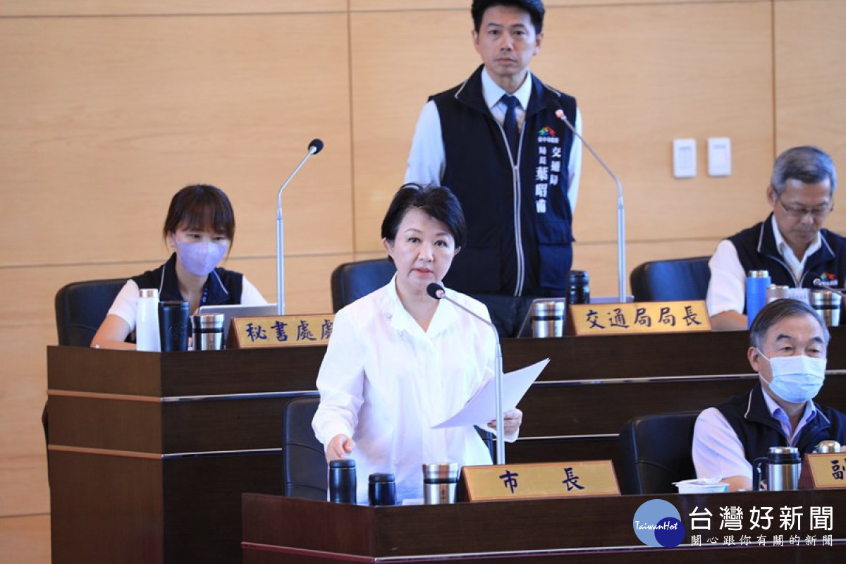 公車撞死女大生今專案報告 綠要求交通局長下台、盧市長道歉。
