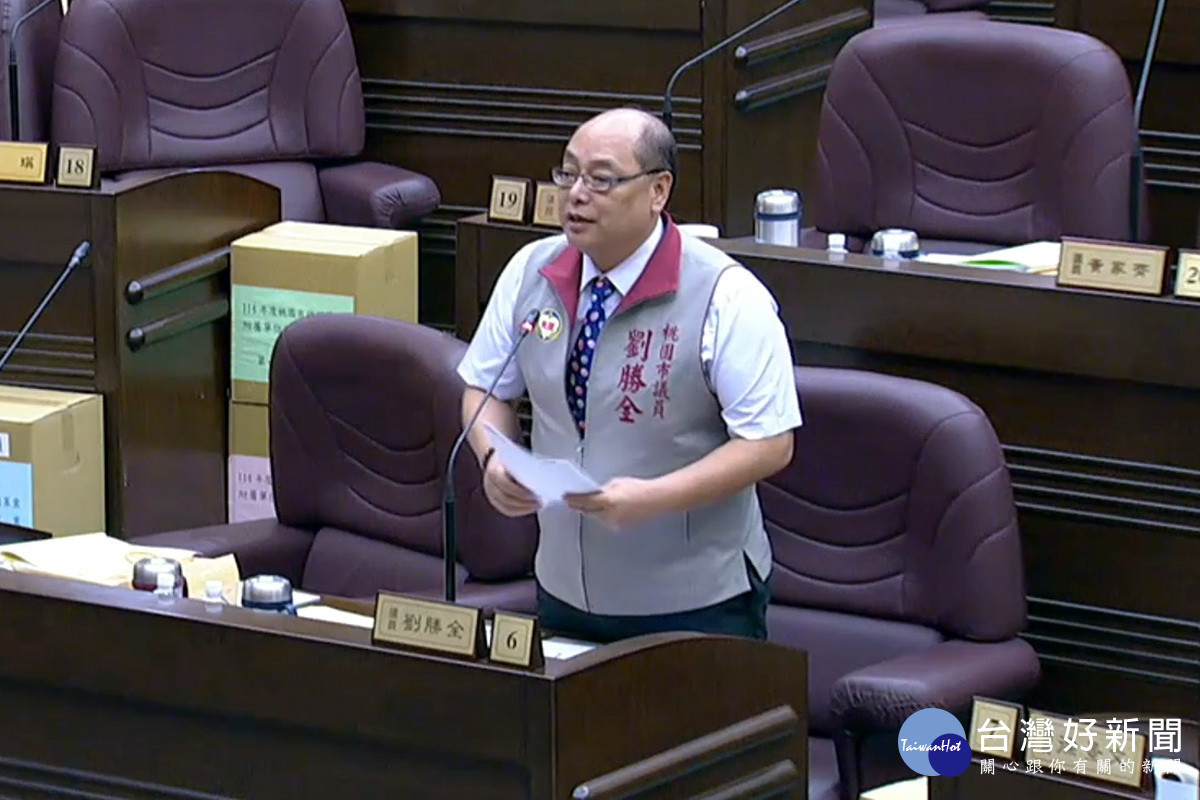 關心幼兒教育,桃園市議員劉勝全於議事堂進行質詢。<br /><br />