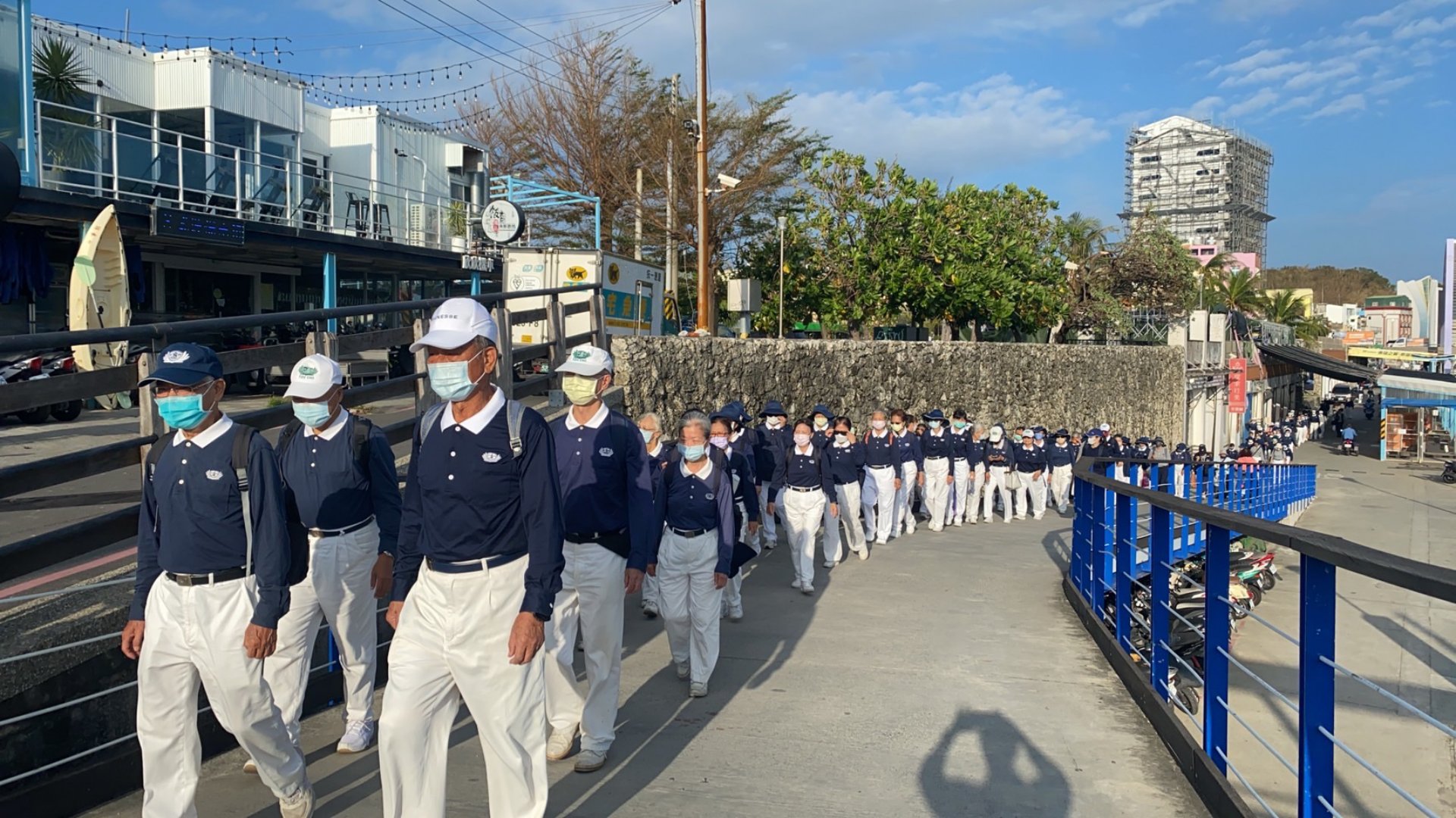 「山陀兒颱風」過後,慈濟屏東分會啟動渡海慈航,前往小琉球地區關懷,計有近200位志工與會。