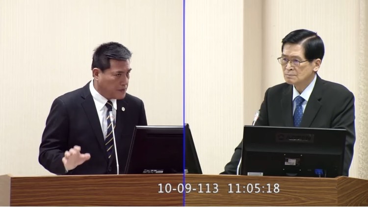 黃仁表示,軍公教員工是勞動經濟學中最標準的固定薪資階級。(圖/黃仁國會辦公室)