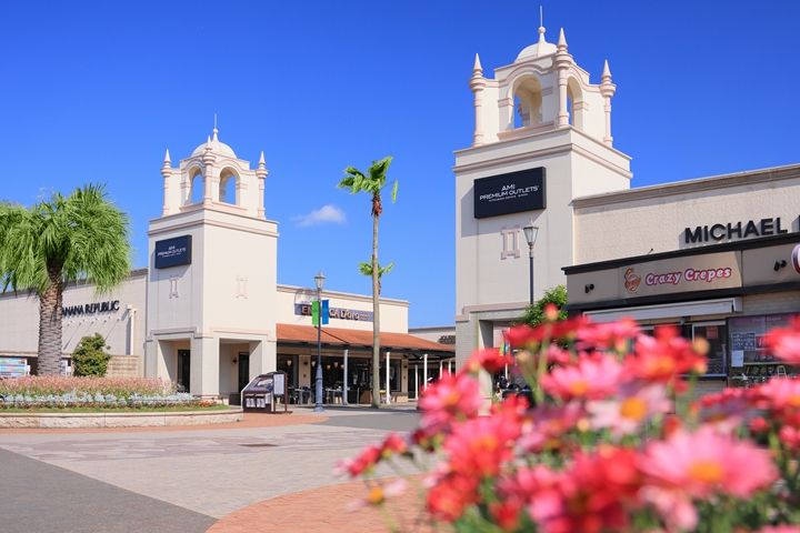 以美國西岸街景為靈感打造的「阿見 PREMIUM OUTLETS®」。 圖:向日遊/提供