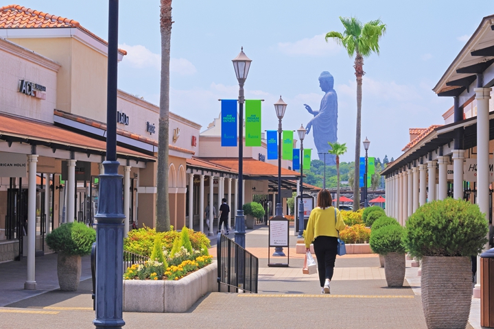 茨城最美掃帚草紅了!東京近郊一日遊 賞景順遊購物天堂「阿見PREMIUM OUTLETS®」