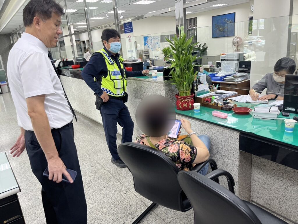▲圖說:中警三分局員警力退「戰地假情人」,三度保住詹女血汗錢 (圖/台中市政府 提供)