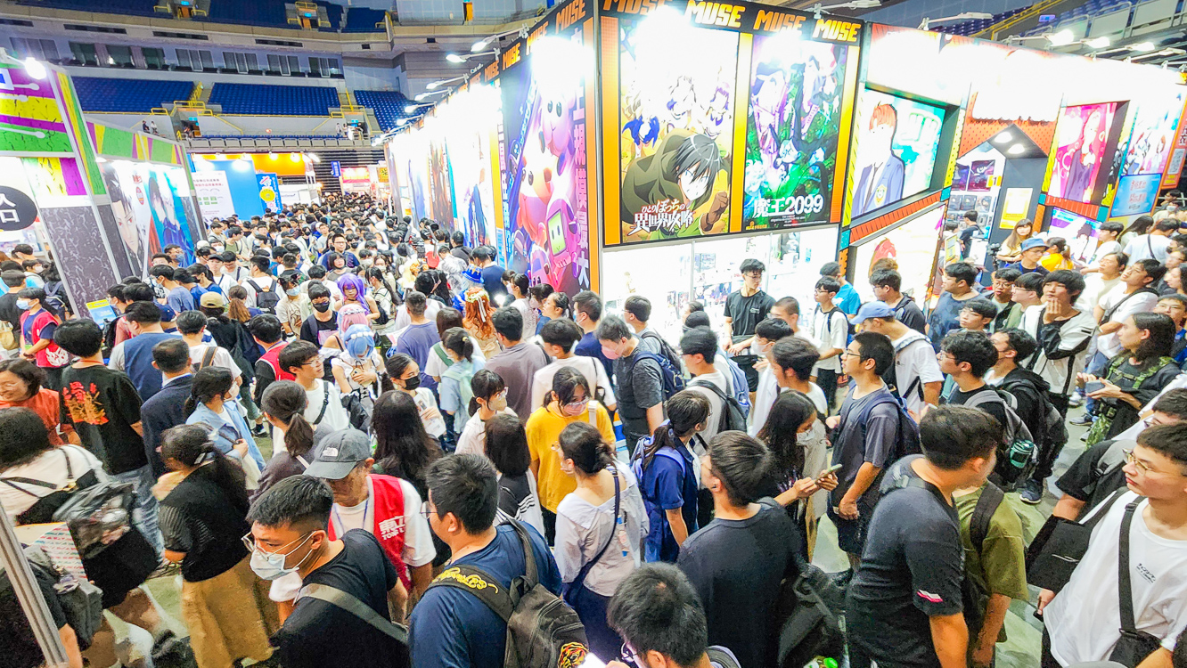 ▲今年高雄國際動漫節匯集台、日知名IP業者共同展出，約70家廠商、300個攤位。（圖/記者黃淑貞攝）