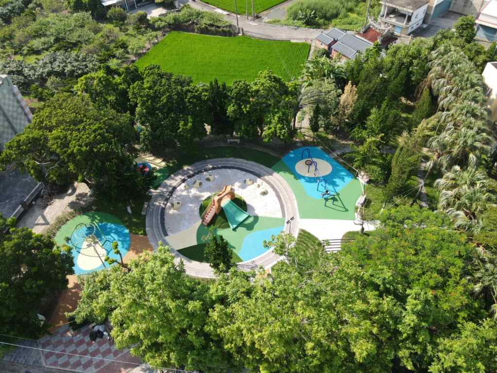 鵪鶉兒童遊戲公園設計融入溪口作為鵪鶉養殖重鎮的特色,成為一座具在地文化的主題公園。