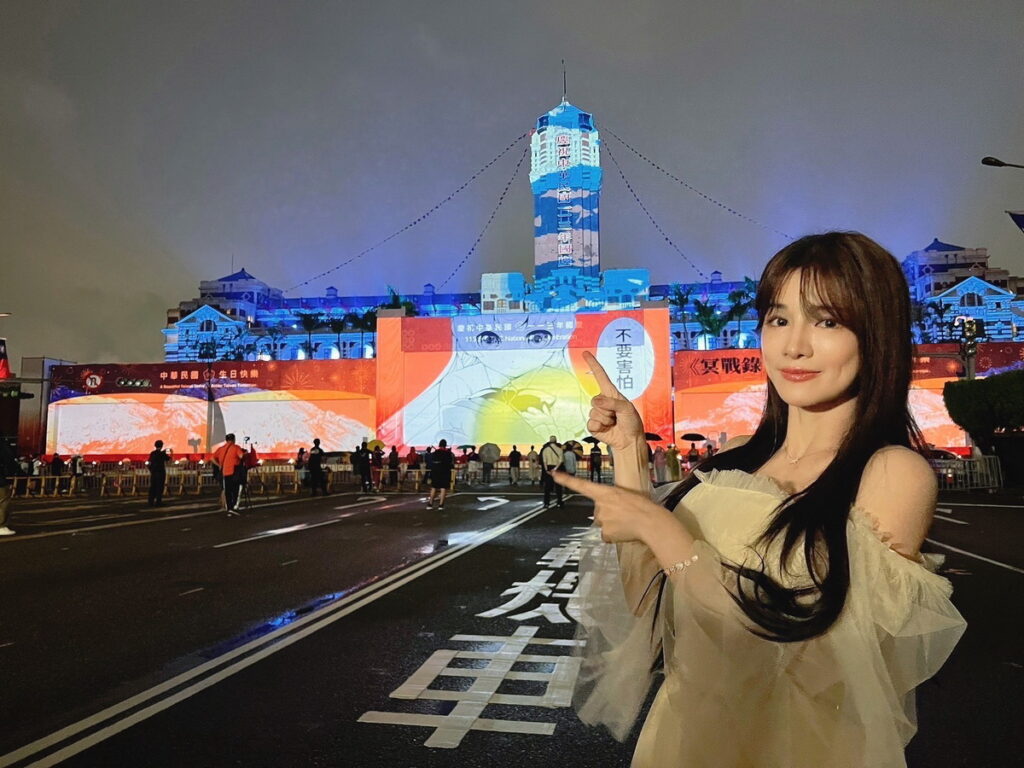 漫畫家劉興欽的作品主角,大嬸婆與機器人,充滿林岱縈與家人旅遊的回憶。