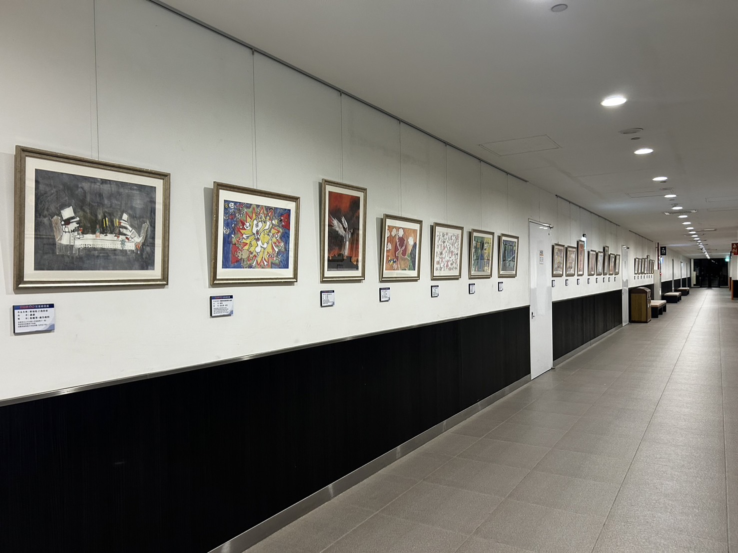 【有影】「凝聚光點、照亮世界」公益畫展揭幕　盼為重症兒童帶來新希望 239