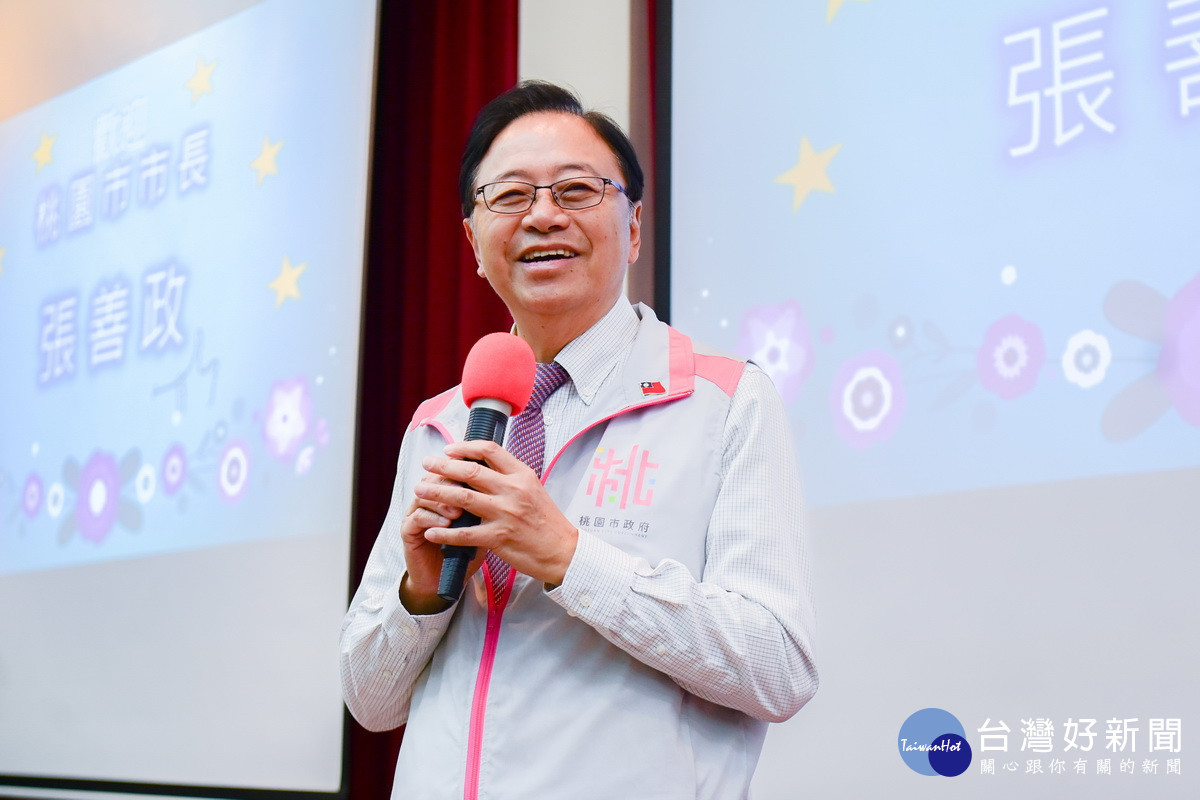 桃園市長張善政於桃園國中靜思閱讀書軒揭幕啟用典禮中致詞。<br /><br />