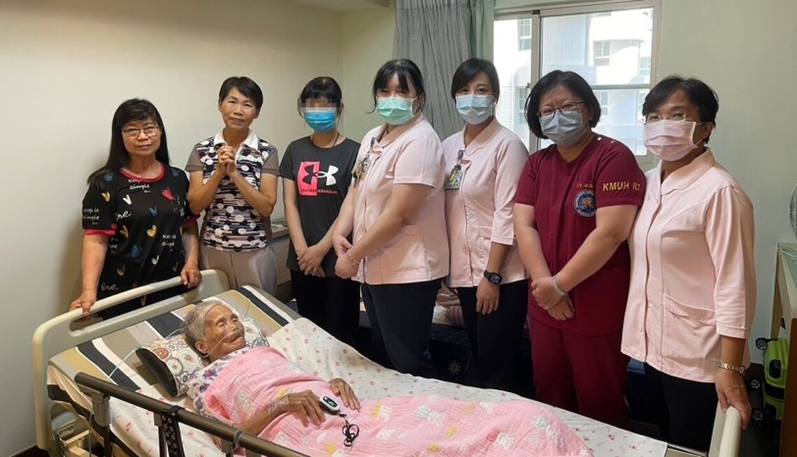 高醫推動在宅急症照護計畫 94歲陳奶奶安心享受居家治療